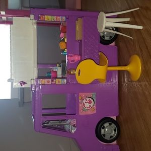 Barbie Lunch Truck W/accessories